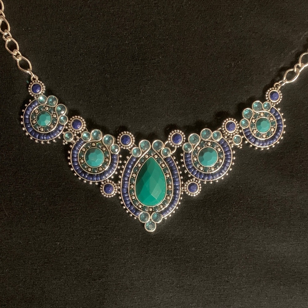 Elegant Turn-of-the-Century Necklace 
in Teal Green and Blue